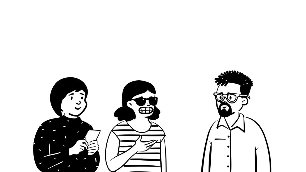 Drei Personen im Austausch, eine Person hält einen Zettel in der Hand.